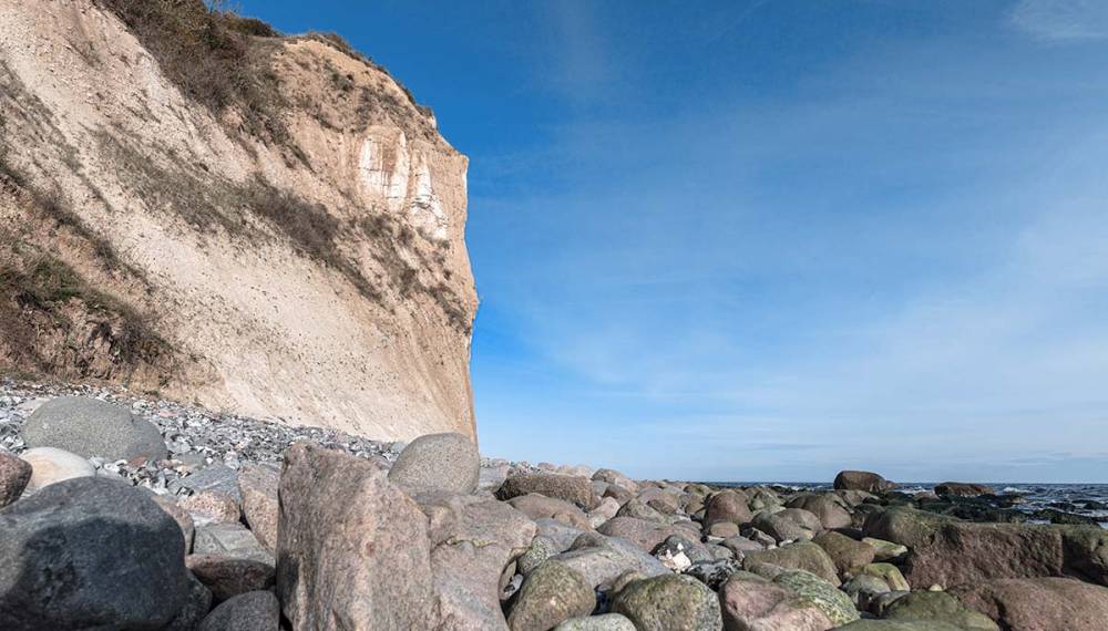 Küstenfelsen an der Steilküste des Kap Arkona auf Rügen