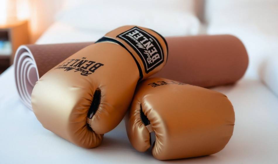 Boxhandschuhe und Trainingsmatten als Ausrüstung für das Powerful You Retreat im Wyn Strandhotel Sylt.