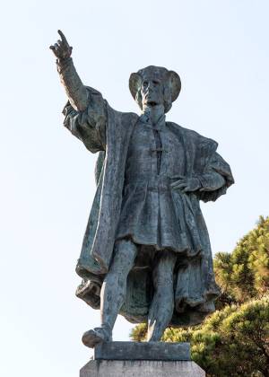 Steindenkmal, das Christoph Kolumbus darstellen soll, der angeblich aus Portocolom stammen soll.